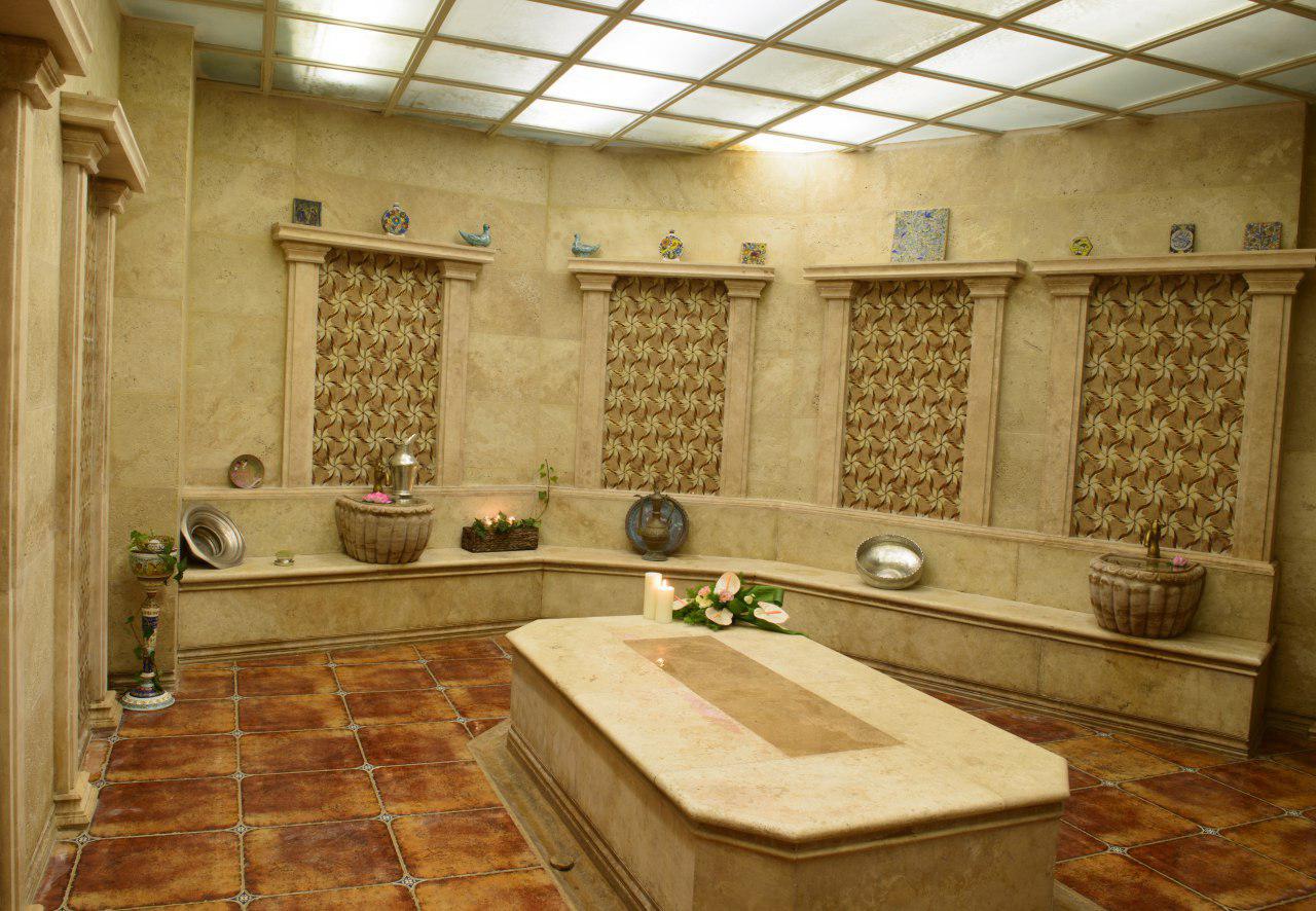 عکس استخر هتل قصر طلایی مشهد