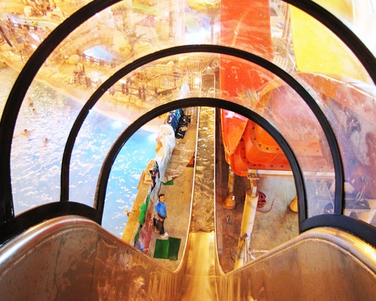 سقوط آزاد سرزمین موج های آبی مشهد